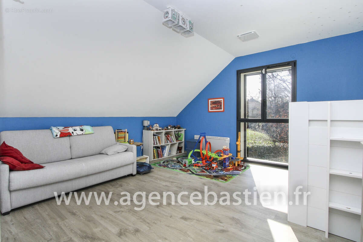 Maison à SAINT-GENIS-POUILLY