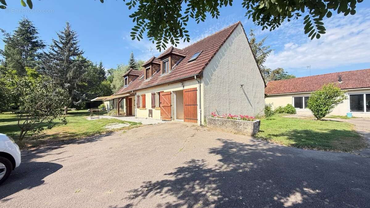 Ensemble immobilier : Maison 146 m2, maison annexe 50 m2, pi - photo 16