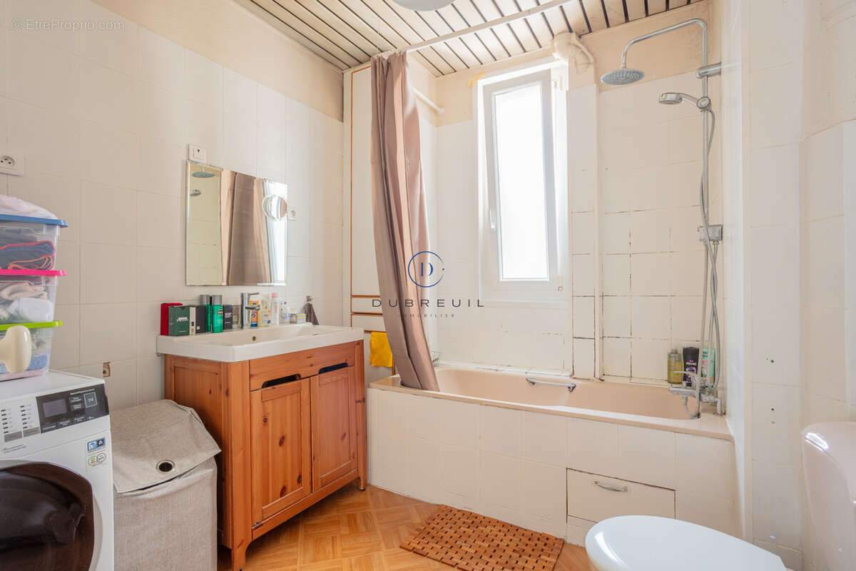 Appartement à COURBEVOIE