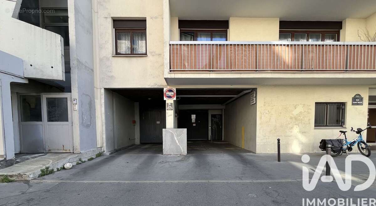 Photo 2 - Parking à PARIS-11E