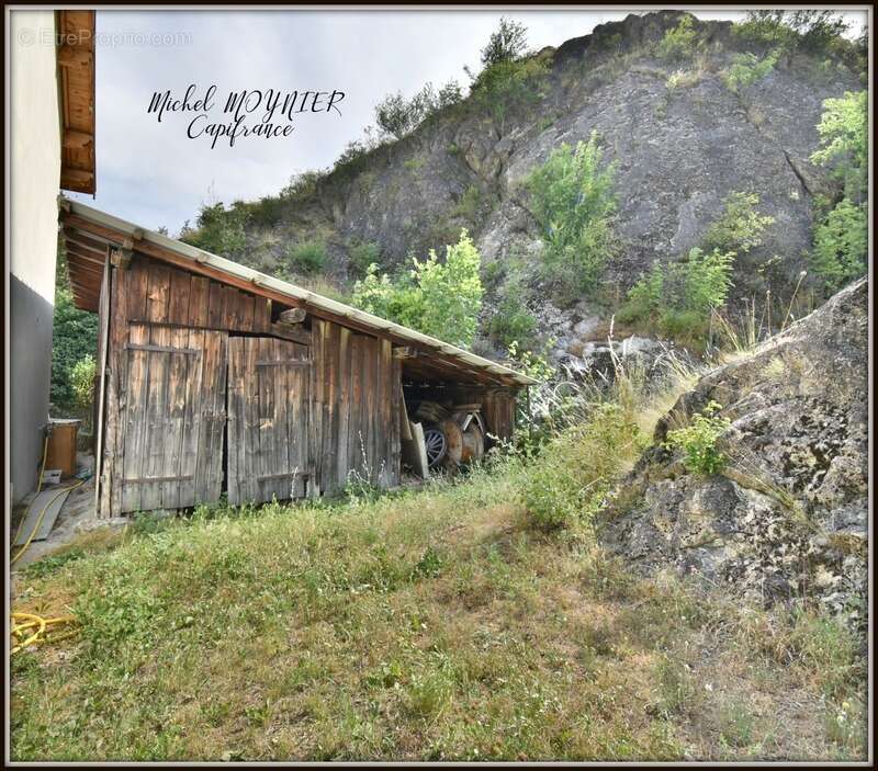 Bâtisse en pierre avec 97 m2 habitables et 600 m2 de potentiel, à LA ROCHE DE RAME (05) - photo 26