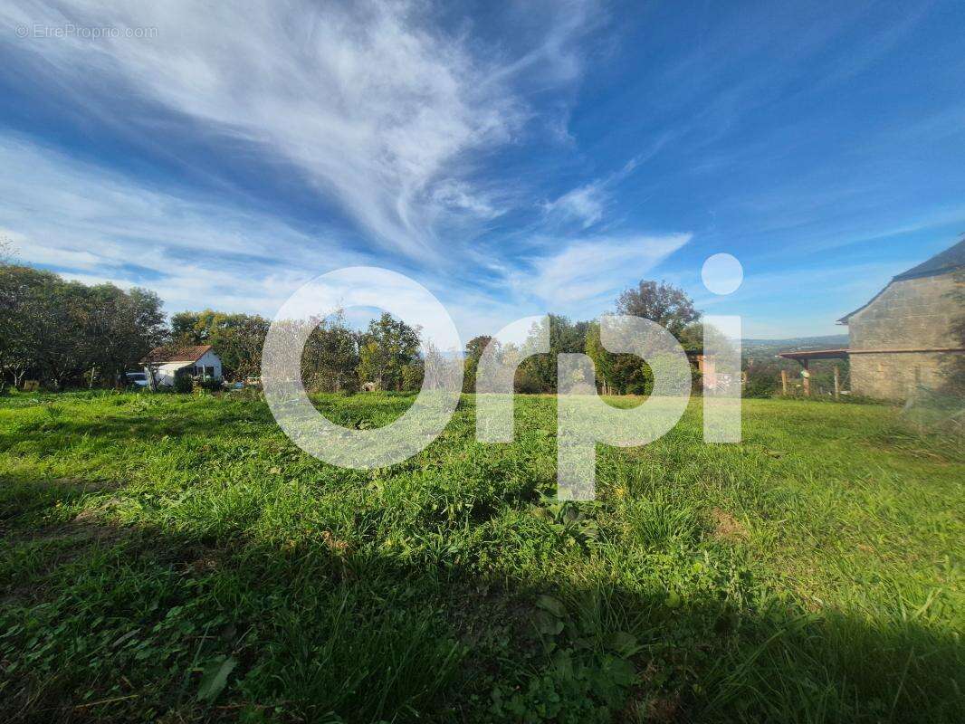 Terrain à VARETZ