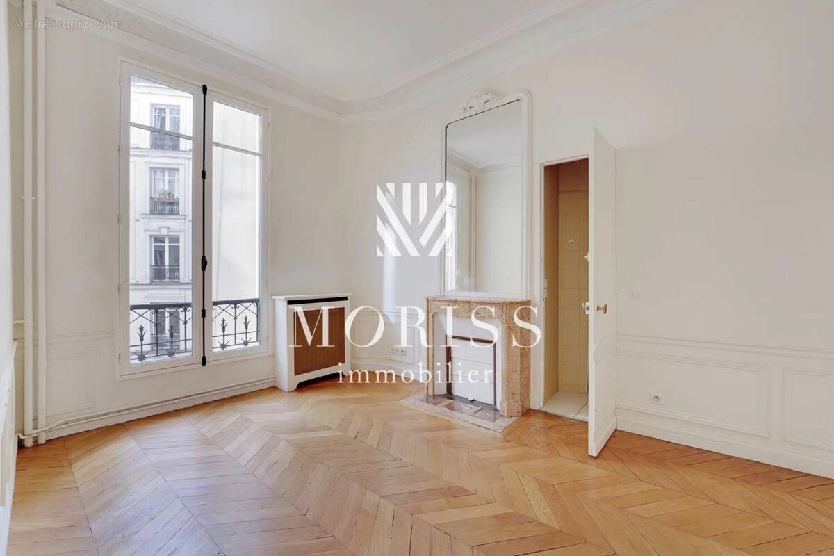 Appartement à PARIS-16E