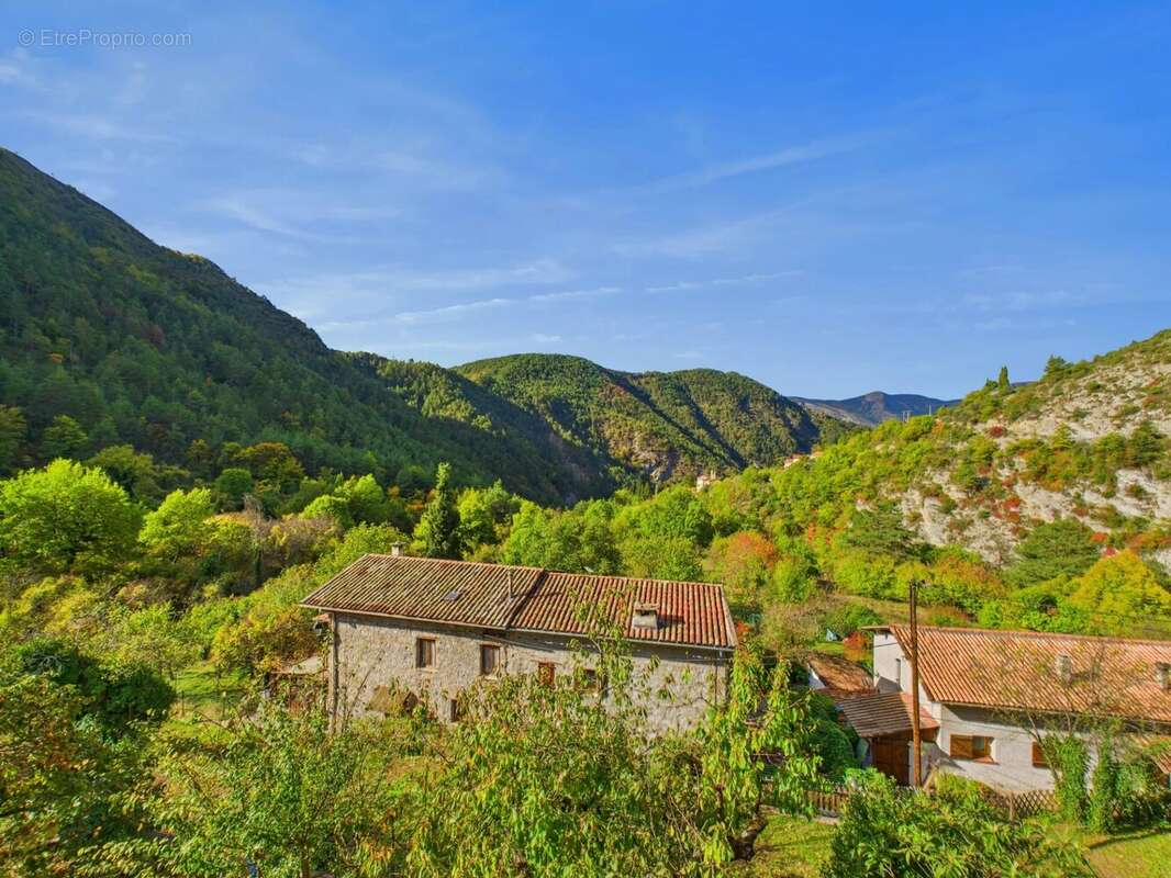 Lantosque GORBLAOU Maison à terminer + Appartement + Terrains + Garage Fermé**Vue Montagne - photo 3