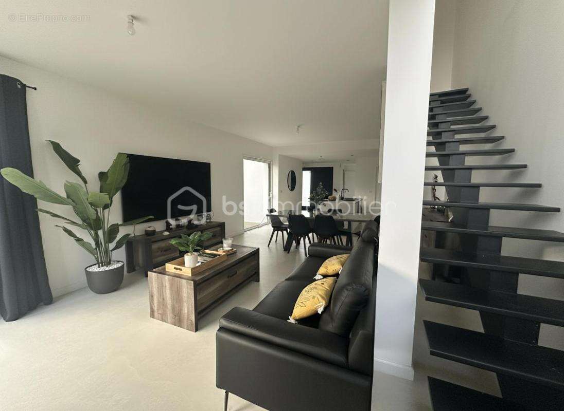 Maison à LA CHAPELLE-DES-FOUGERETZ