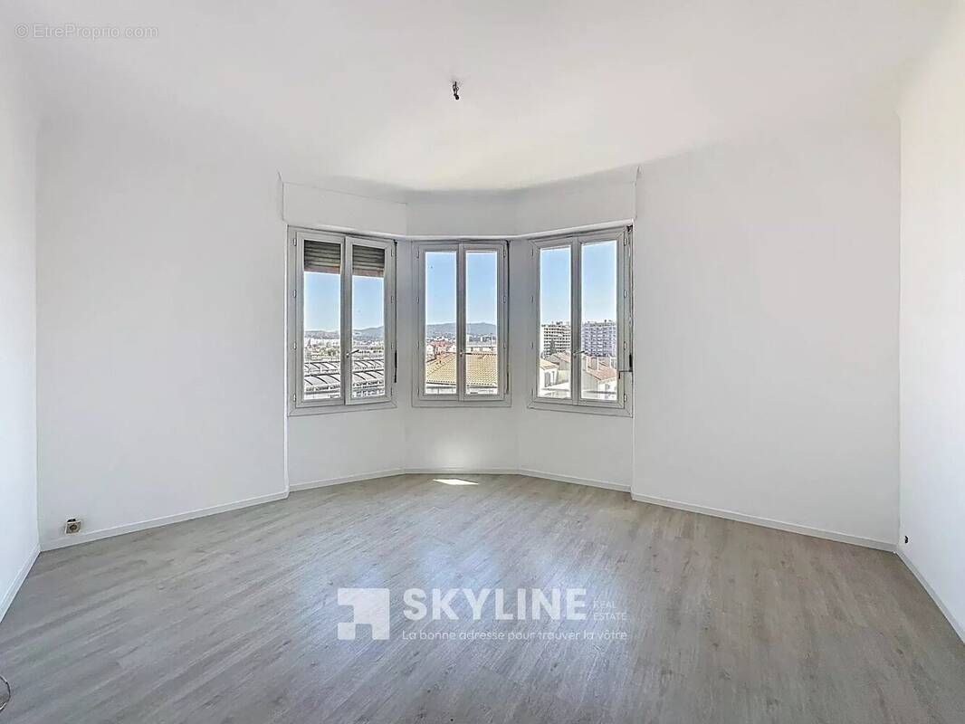 Appartement à MARSEILLE-1E