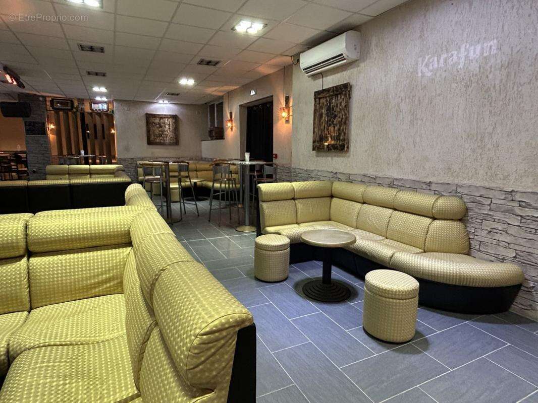 Commerce à L'AIGUILLON