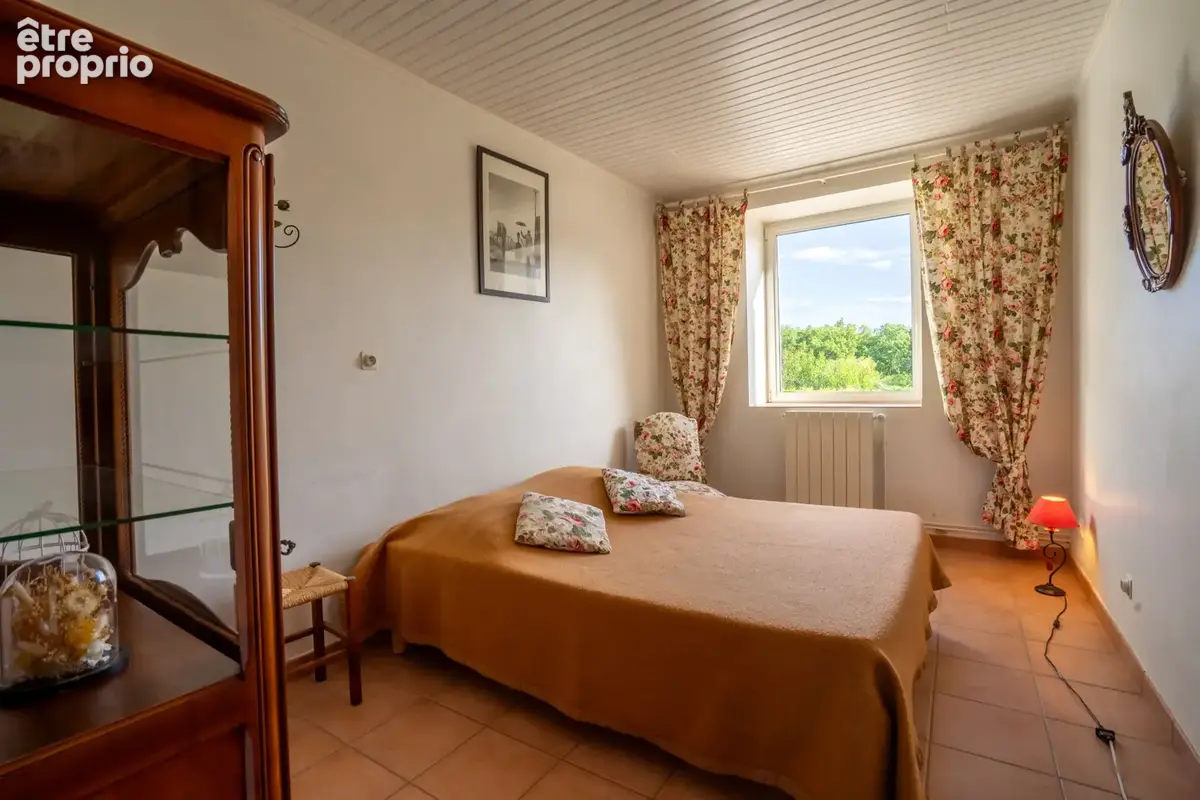 Grange en pierre restaurée (5 chambres) avec dépendance s et piscine. - photo 11