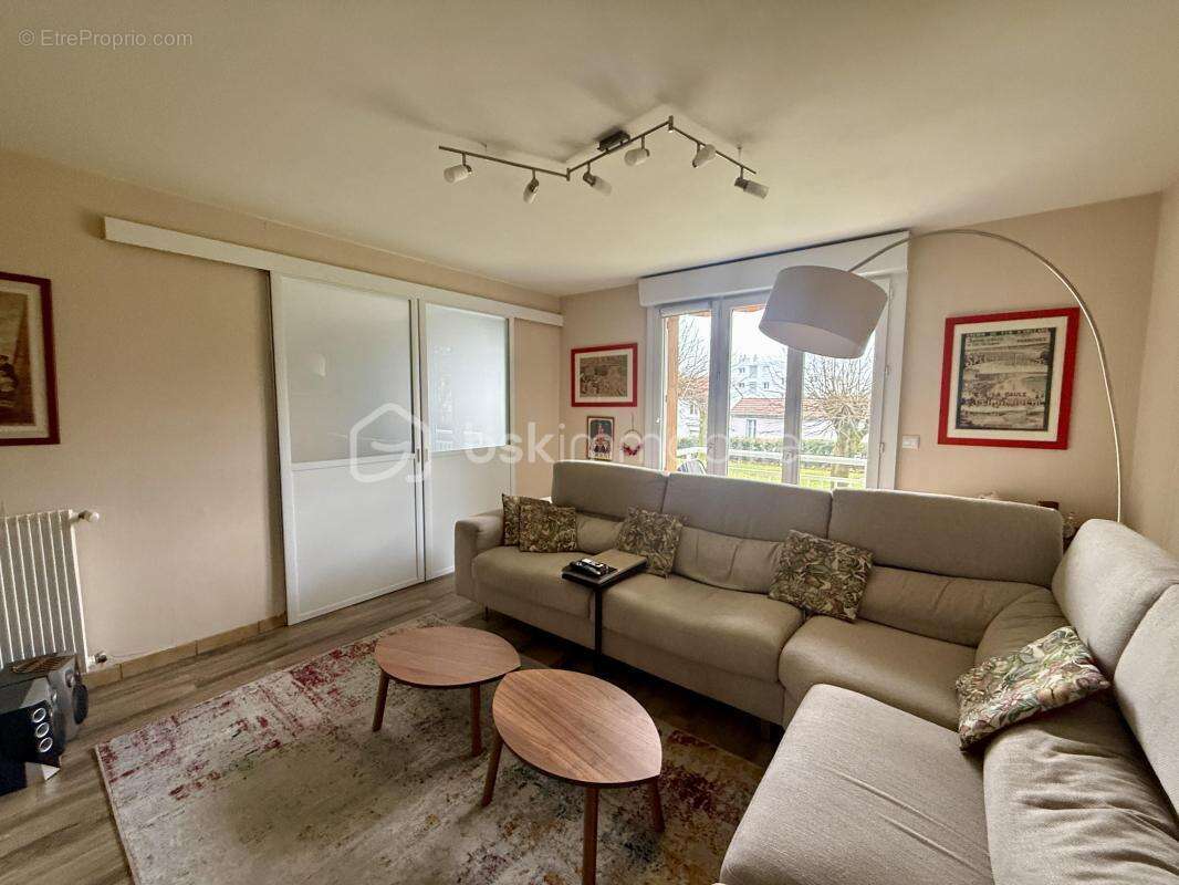 Appartement lumineux situé dans un environnement calme et verdoyant, à deux pas des commerces et commodités - photo 2