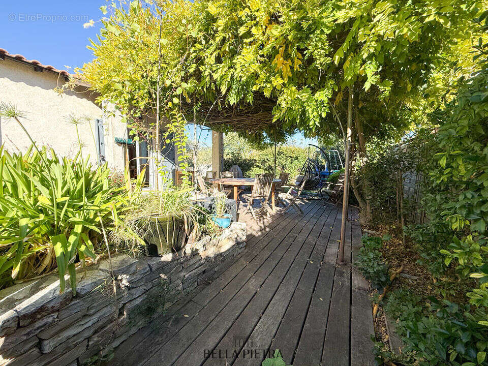 Maison à SAINT-GENIES-DES-MOURGUES