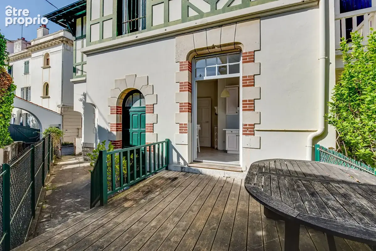 BIARRITZ /CENTRE - Appartement de caractère avec terrasse, garage et cave - photo 2