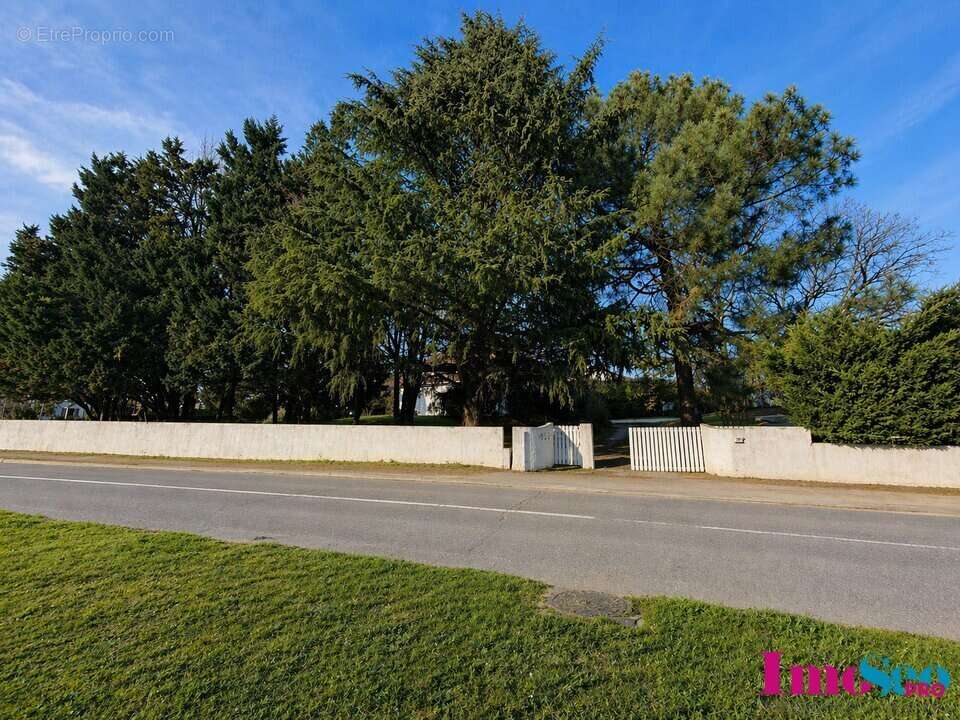 Commerce à ARTIGUES-PRES-BORDEAUX