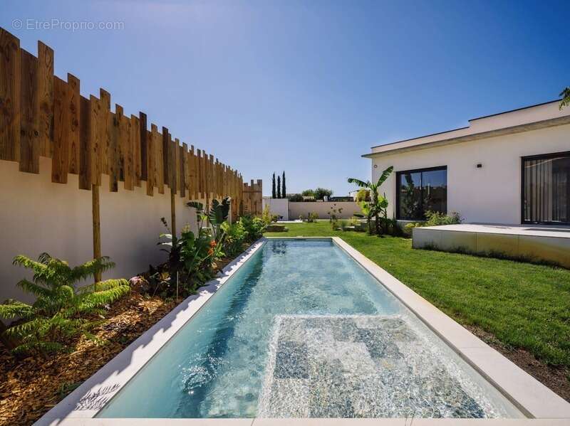 Maison à L&#039;ISLE-SUR-LA-SORGUE