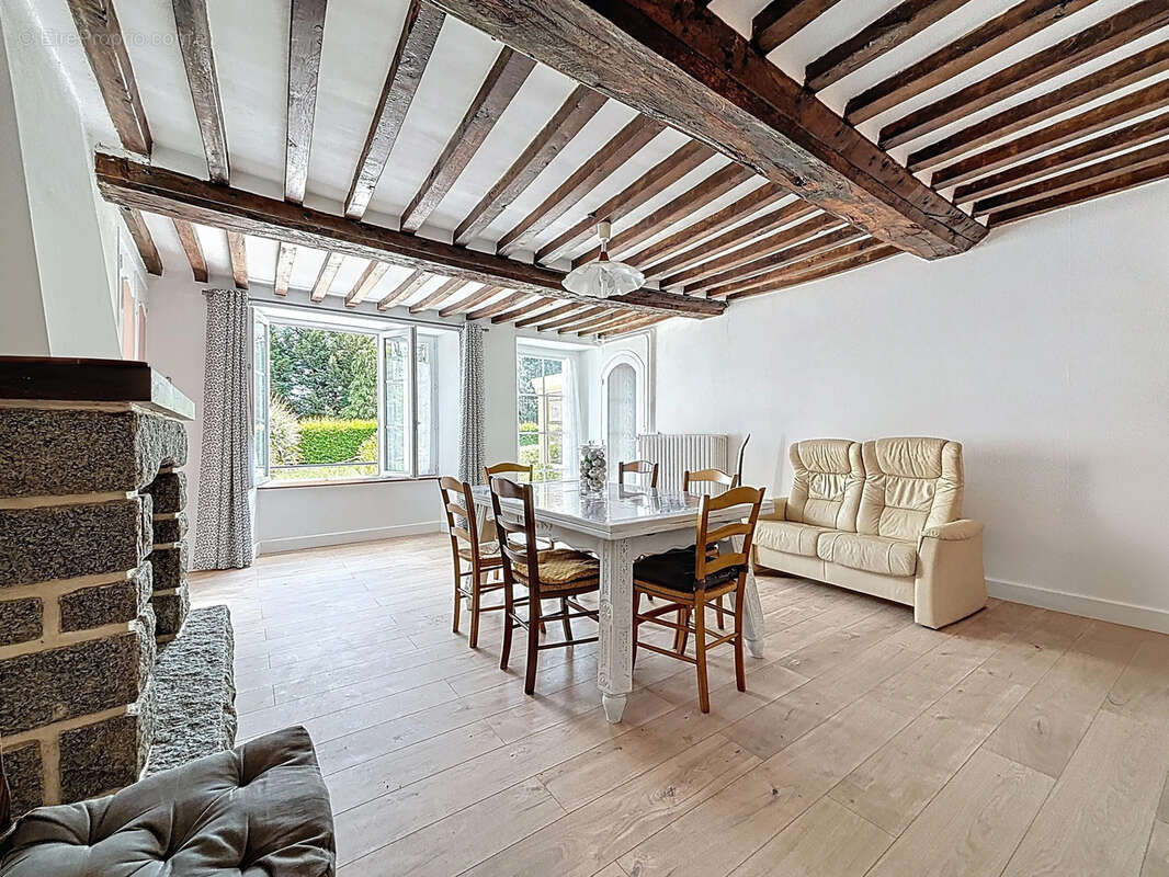 Maison à CONDE-SUR-VIRE