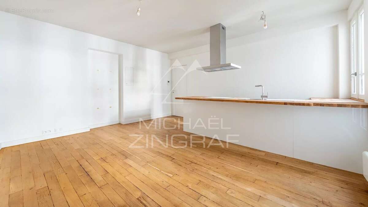 Appartement à PARIS-7E
