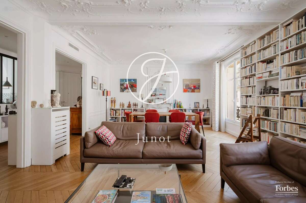 Appartement à PARIS-17E