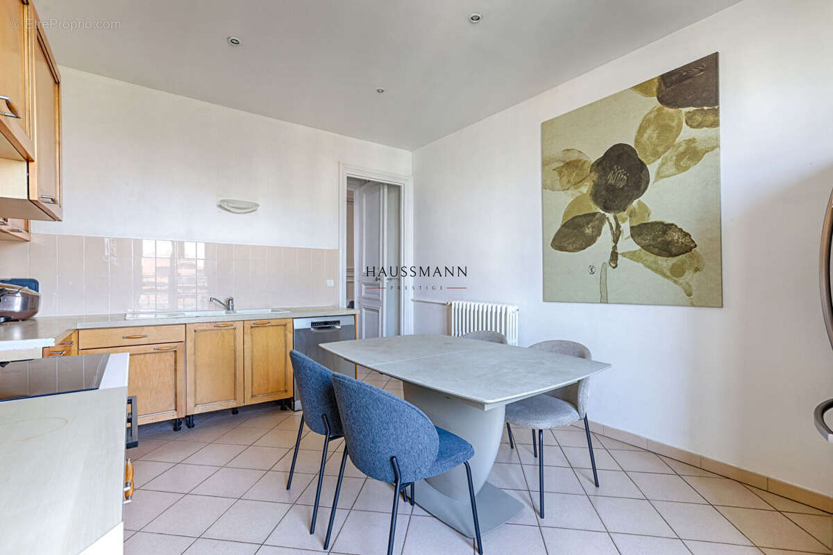 Appartement à PARIS-8E