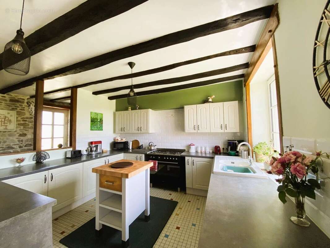 Jolie maison de campagne avec un grand jardin et de belles dépendances - photo 5