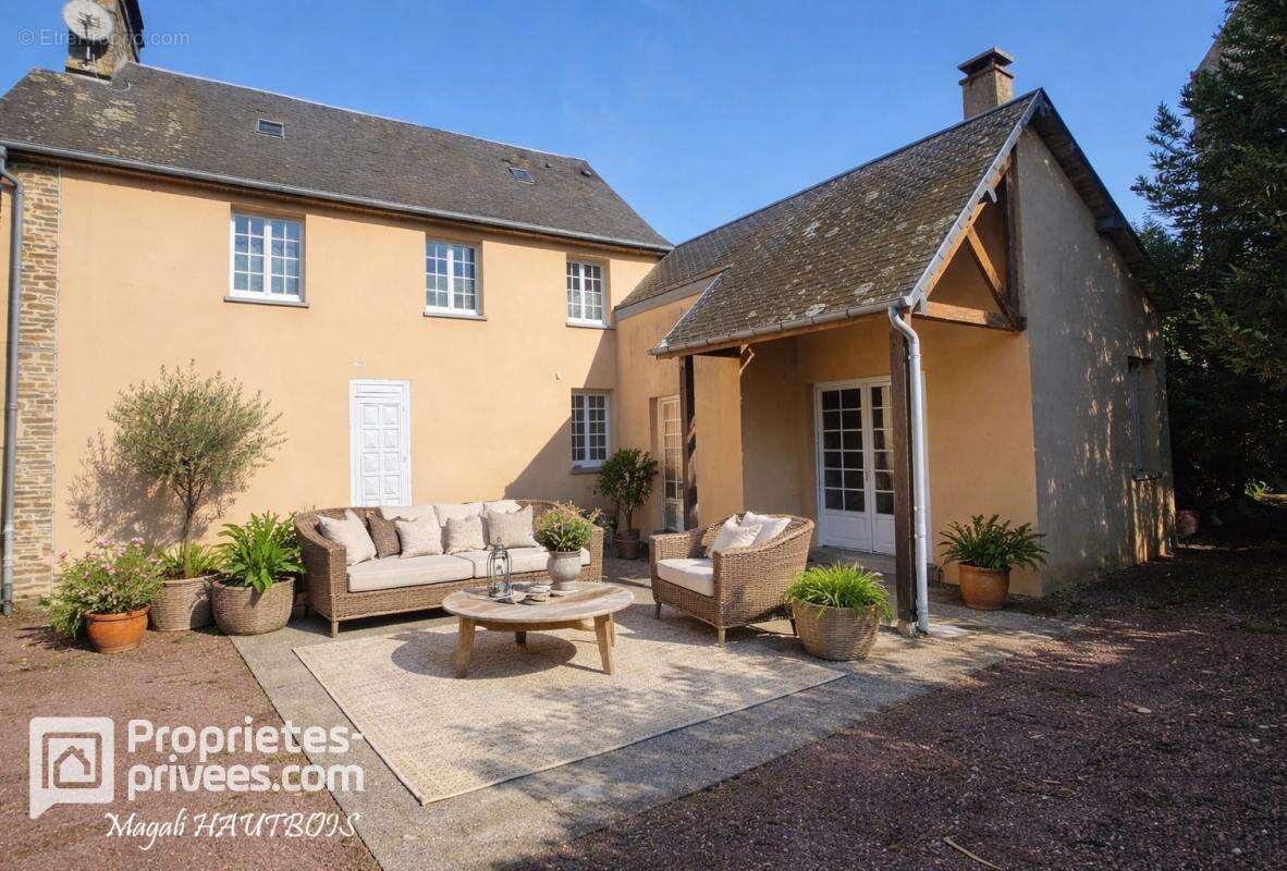 Maison à SAINT-HILAIRE-DU-HARCOUET