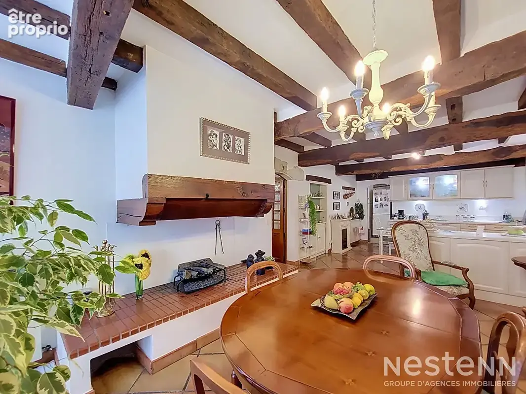 A vendre Maison de village en pierre de 173 m² avec garage et petit extérieur au coeur du village. - photo 8