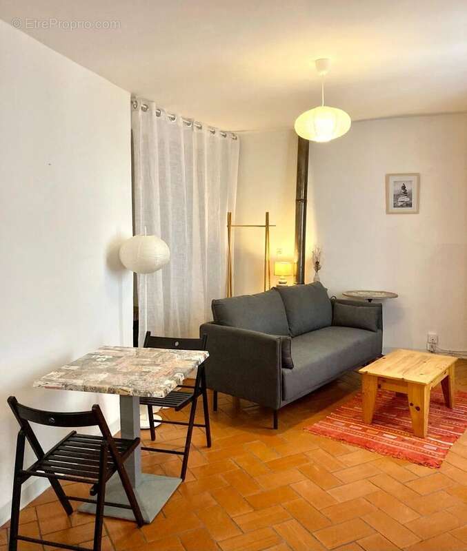 Appartement à COTIGNAC