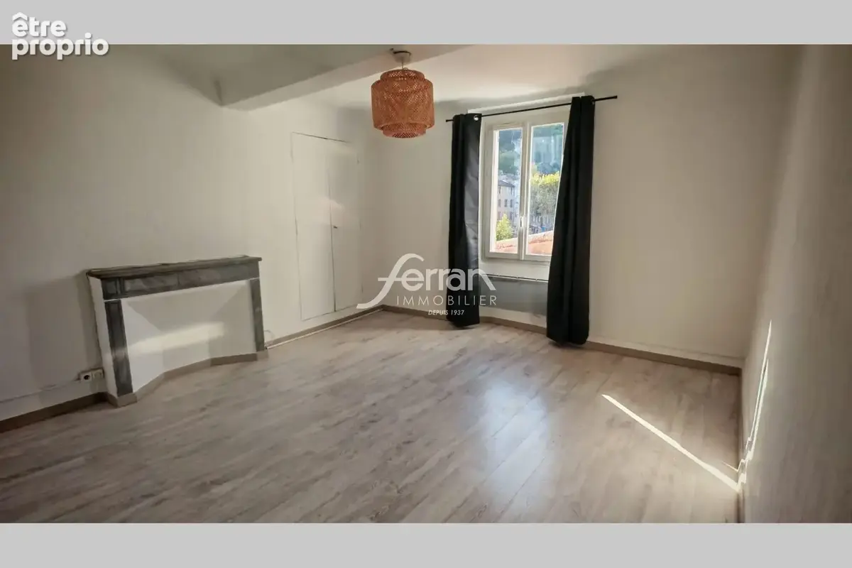 Appartement à ENTRECASTEAUX