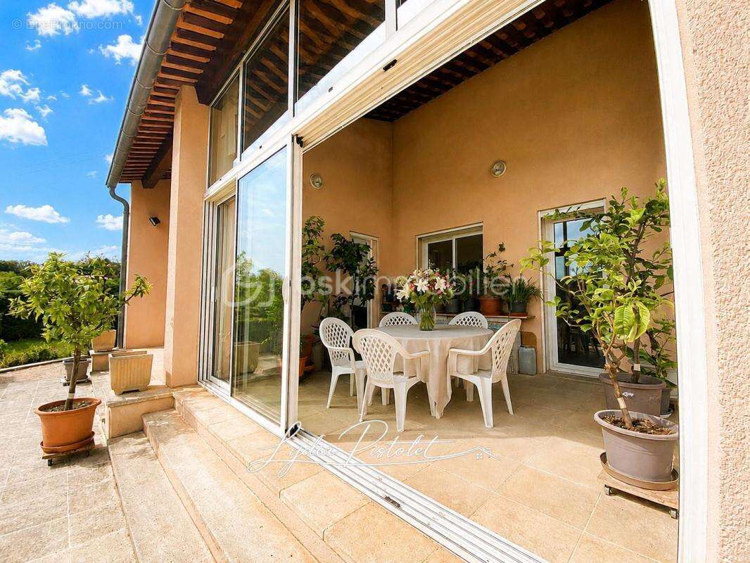 APT en Luberon (84) - Une maison ne se choisit pas seulement sur des photos… découvrez si celle-ci mérite votre visite - photo 6