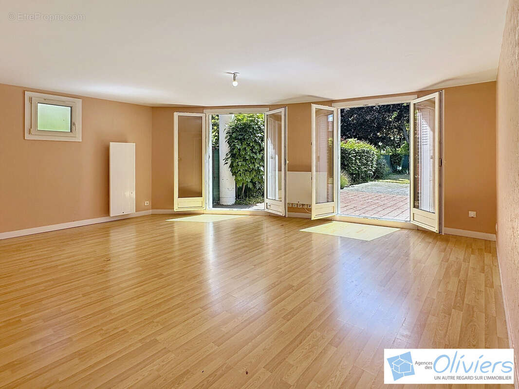 Maison à VOISINS-LE-BRETONNEUX