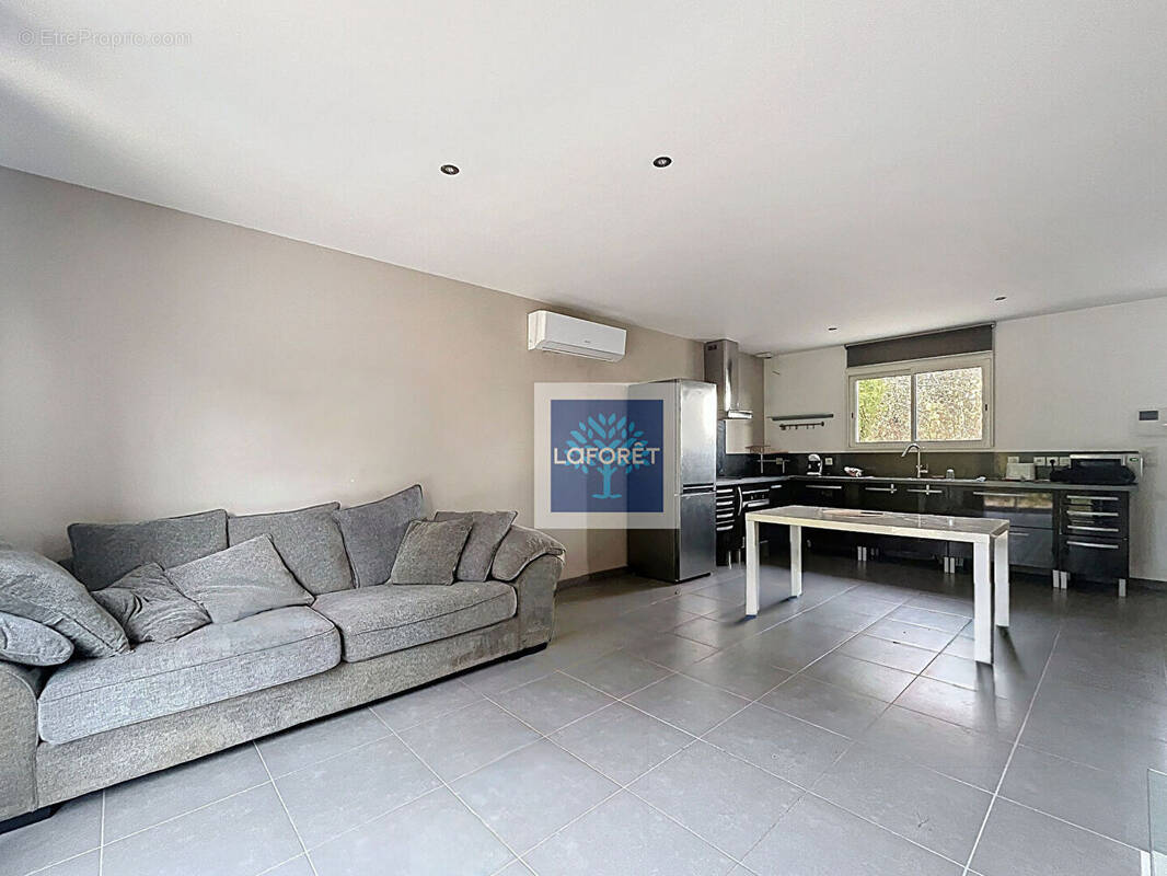 Maison à SAINT-SEURIN-DE-BOURG