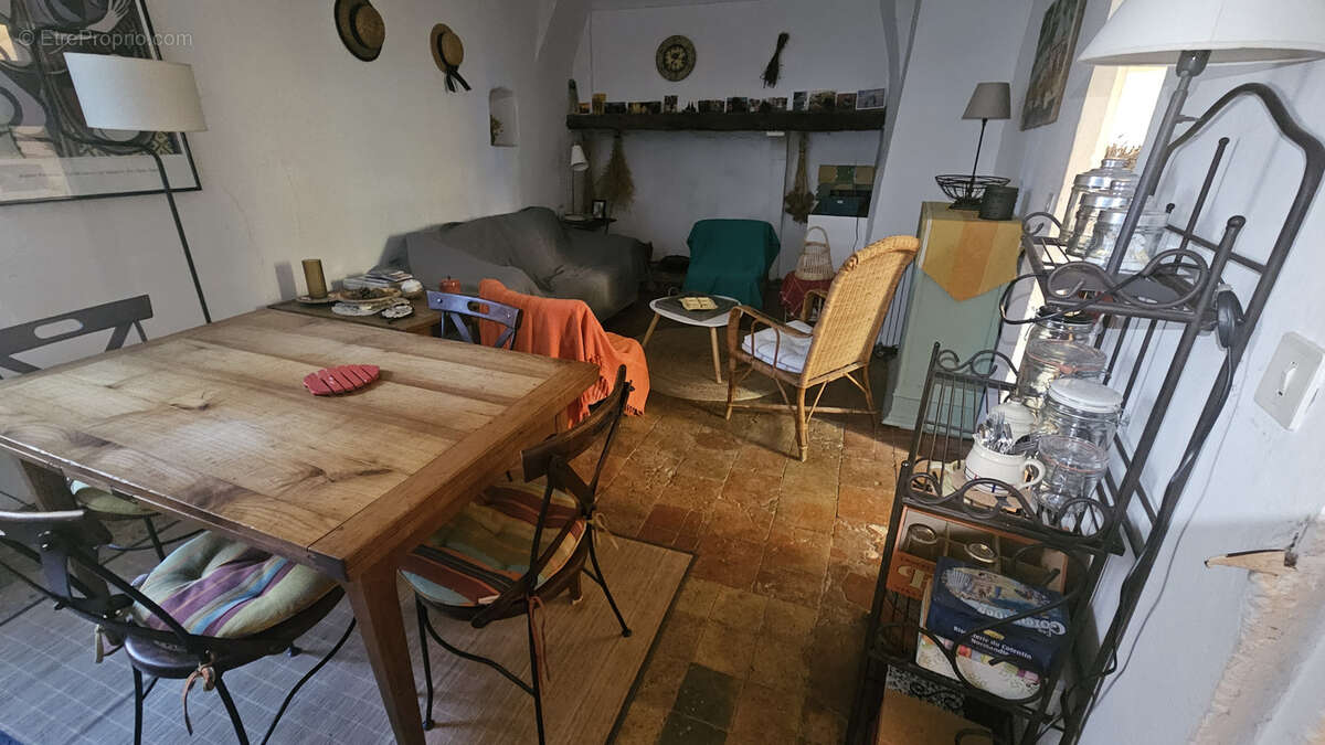 Maison à VILLES-SUR-AUZON