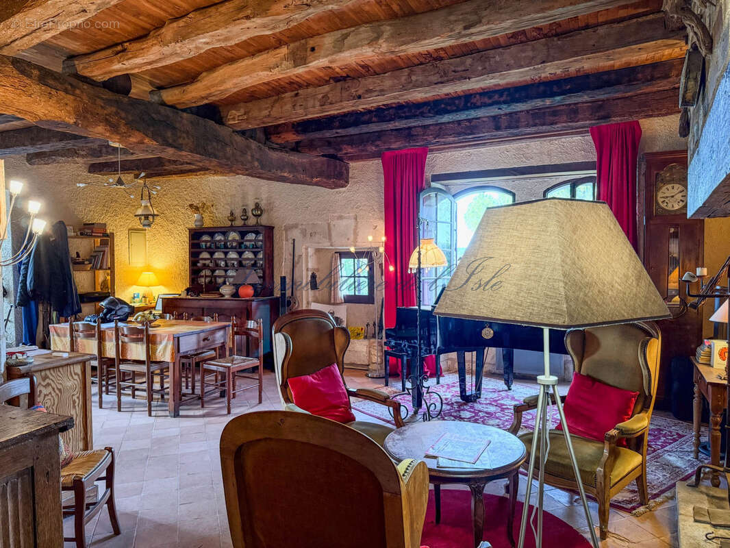 Maison à NEUVIC