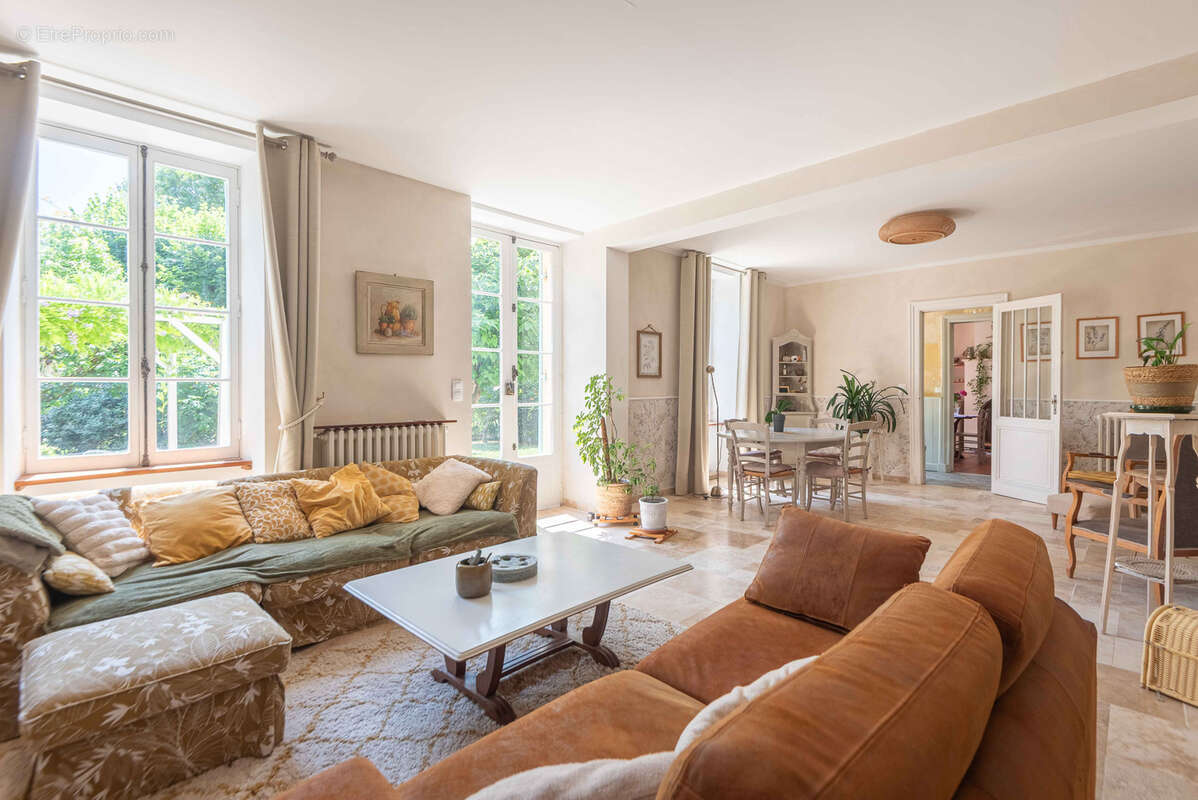 Maison en pierre - 228m2 - 4 chambres - photo 10