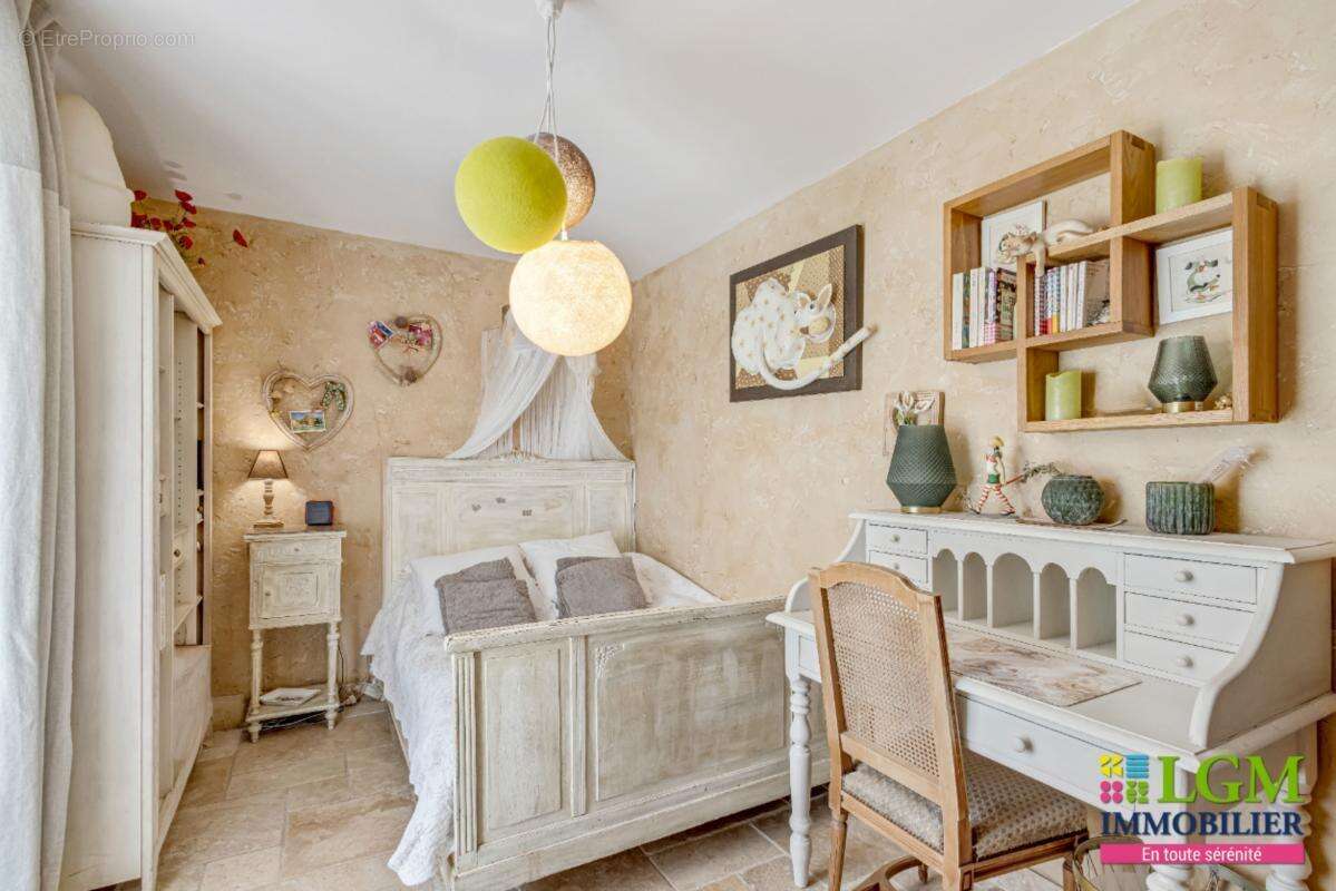 Villa d’exception – 7 pièces – 250 m² habitables – 4 suites parentales – 2 studios indépendants 150 m² de dépendances - photo 11