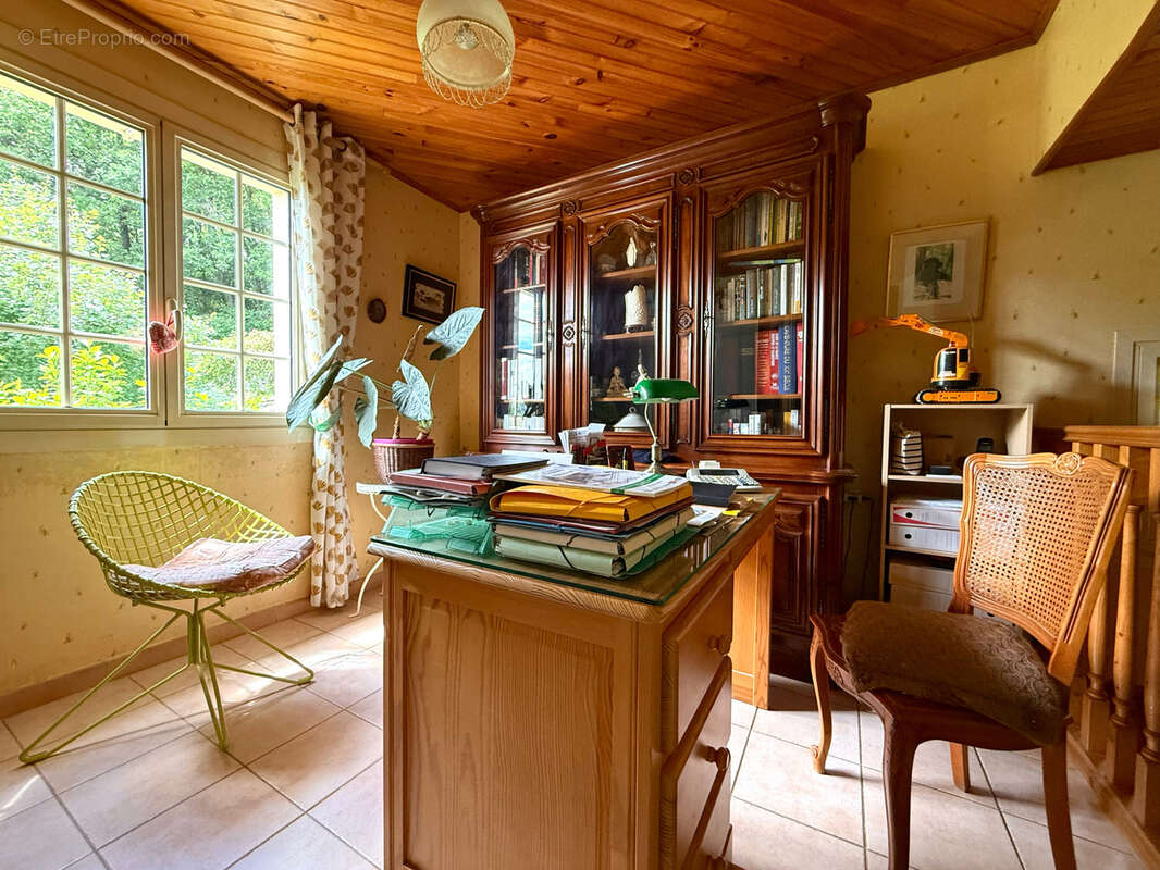 Maison à POUJOLS