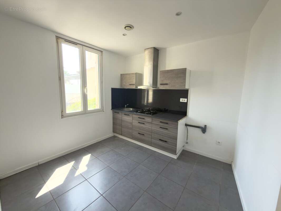 Appartement 38 m² à Fos-Sur-Mer  - photo 5