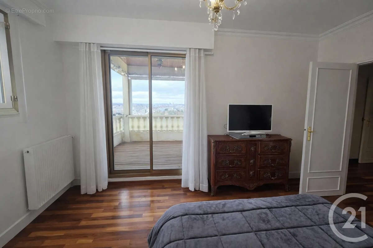 Maison à CHENNEVIERES-SUR-MARNE