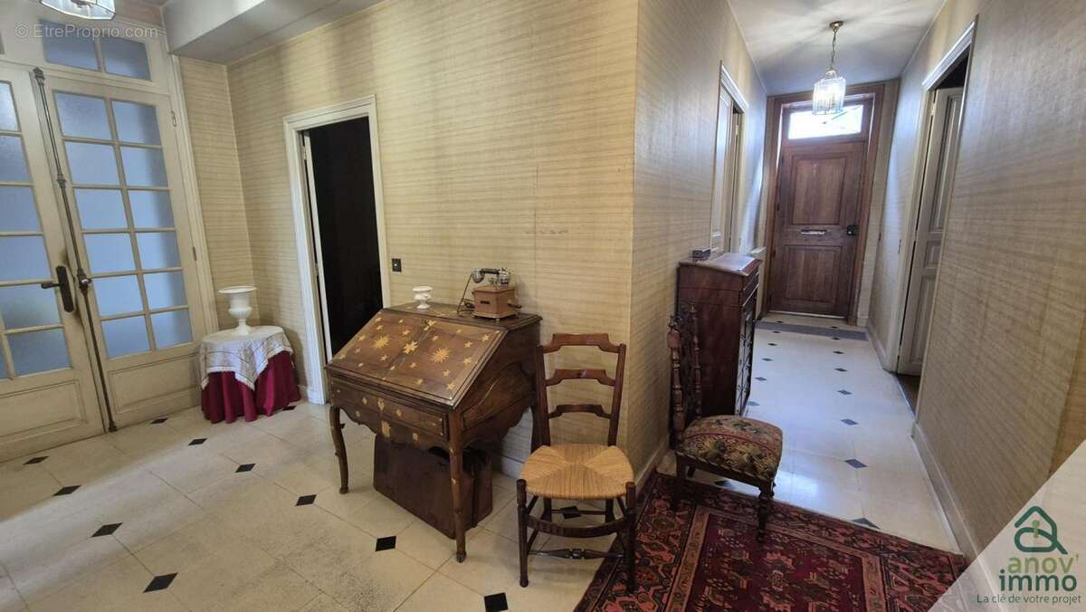 Maison à VILLEBOIS-LAVALETTE