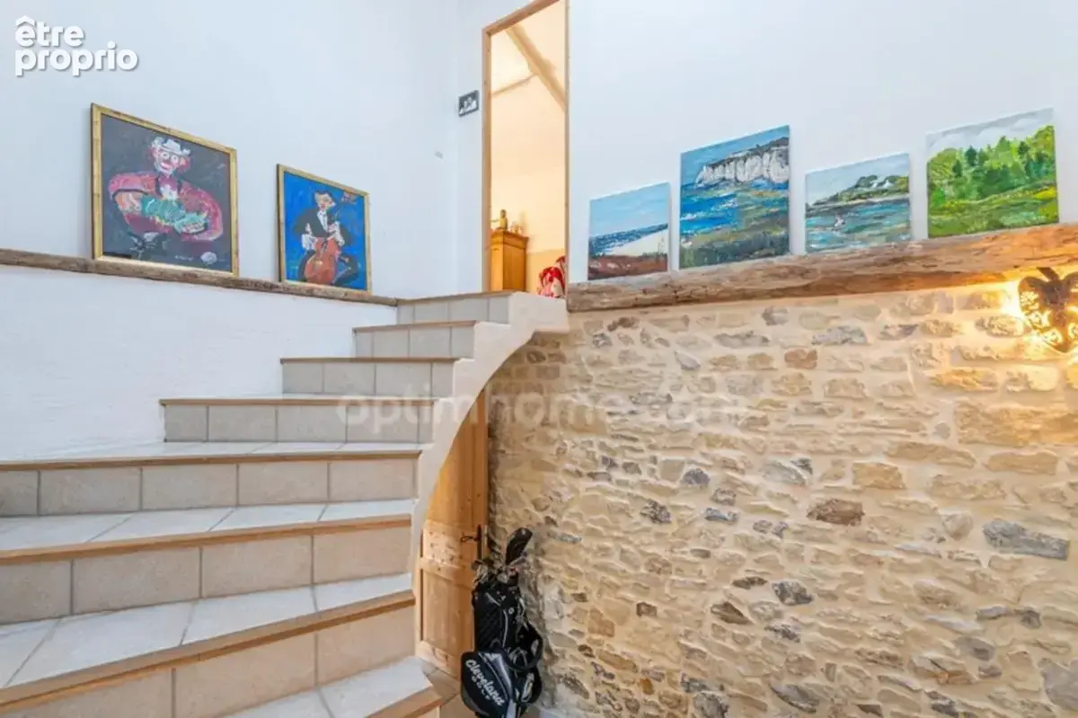 **Coup de cœur – Maison de charme 195 m² avec 2 entrées indépendantes, 2 extérieurs, garage, cave, vue et piscine** - photo 18