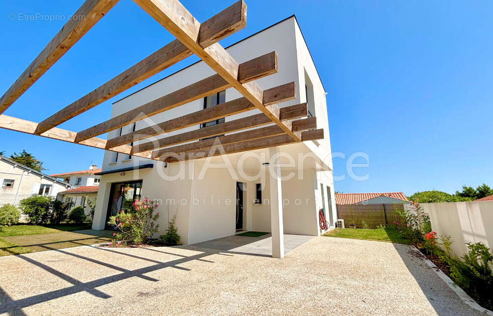 Maison à VAUX-SUR-MER