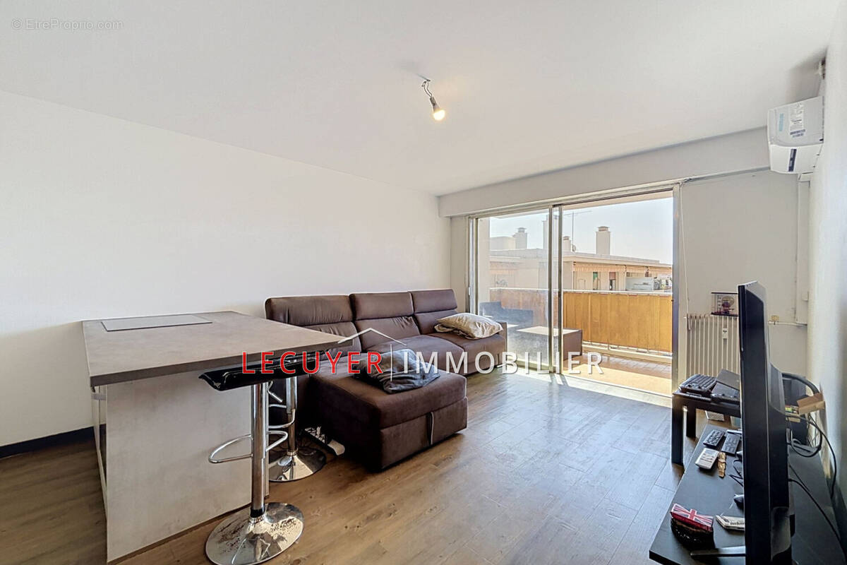 Appartement à VALLAURIS