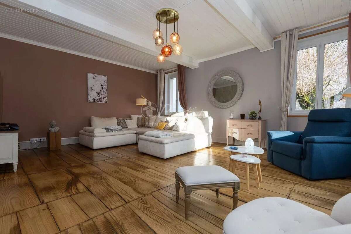 Maison à SAINT-SORLIN-DE-MORESTEL