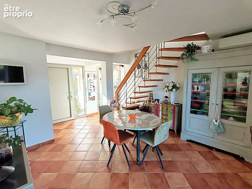 A vendre villa 7 pieces 4 chambres piscine appartement independant proche centre ville et bord de mer a saint aygulf - photo 7