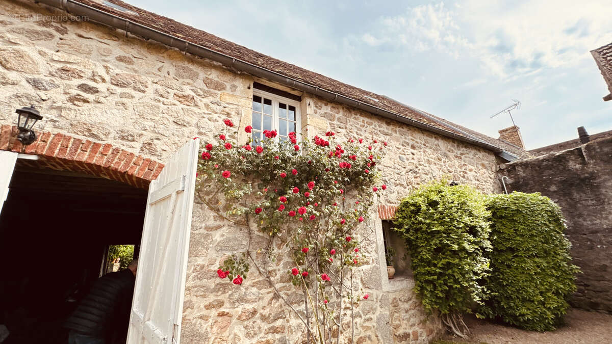 Charmante maison  au coeur de ROUVRAY avec dépendances en très bon état avec jardin d'env. 767 m2 346  500 €. - photo 5