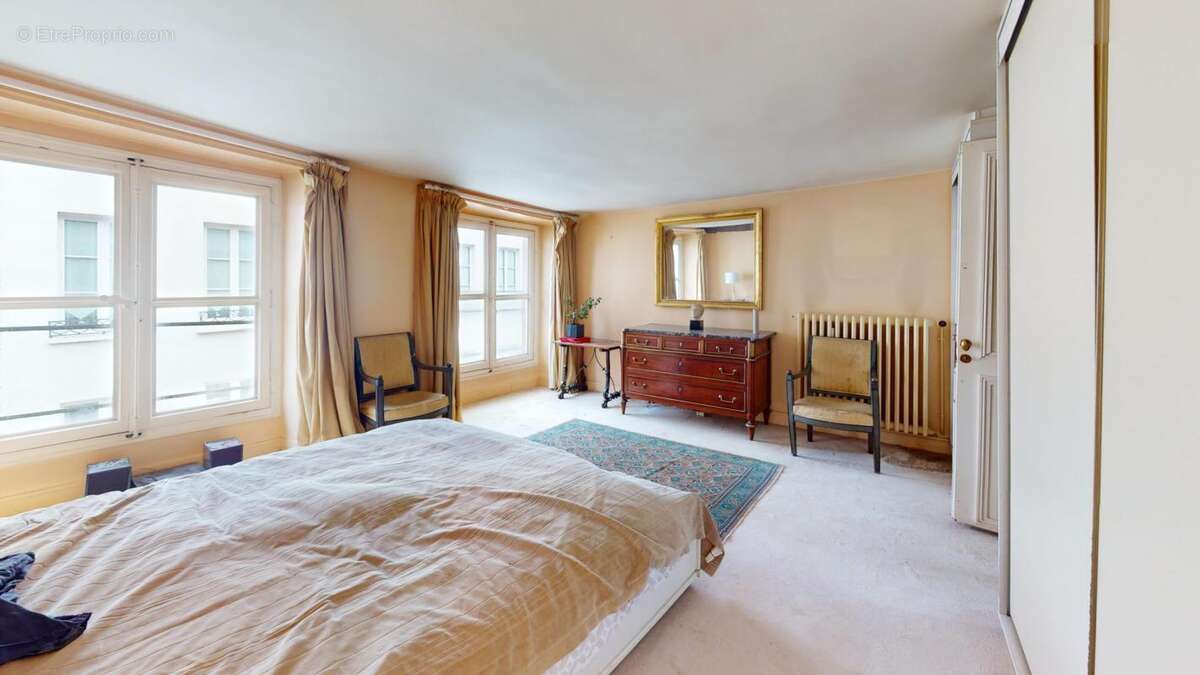Appartement à PARIS-1E