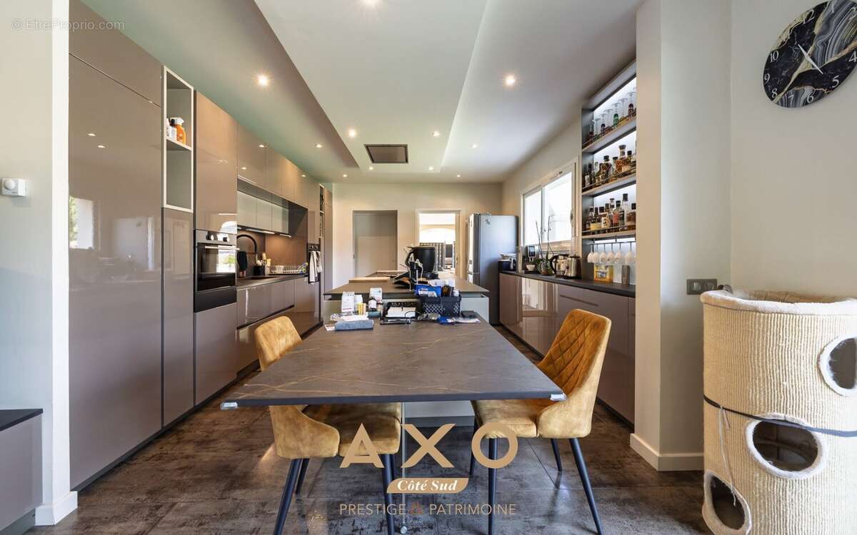 Mimet  propriété d'exception  360 m²  maison d'amis  piscine  parc de 8 000 m²  garage - vue sainte-victoire - 1 800 000 - photo 6