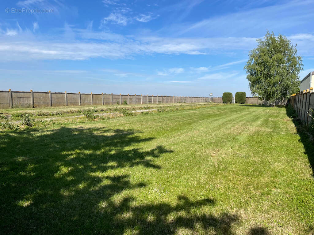 Terrain à JANVILLE