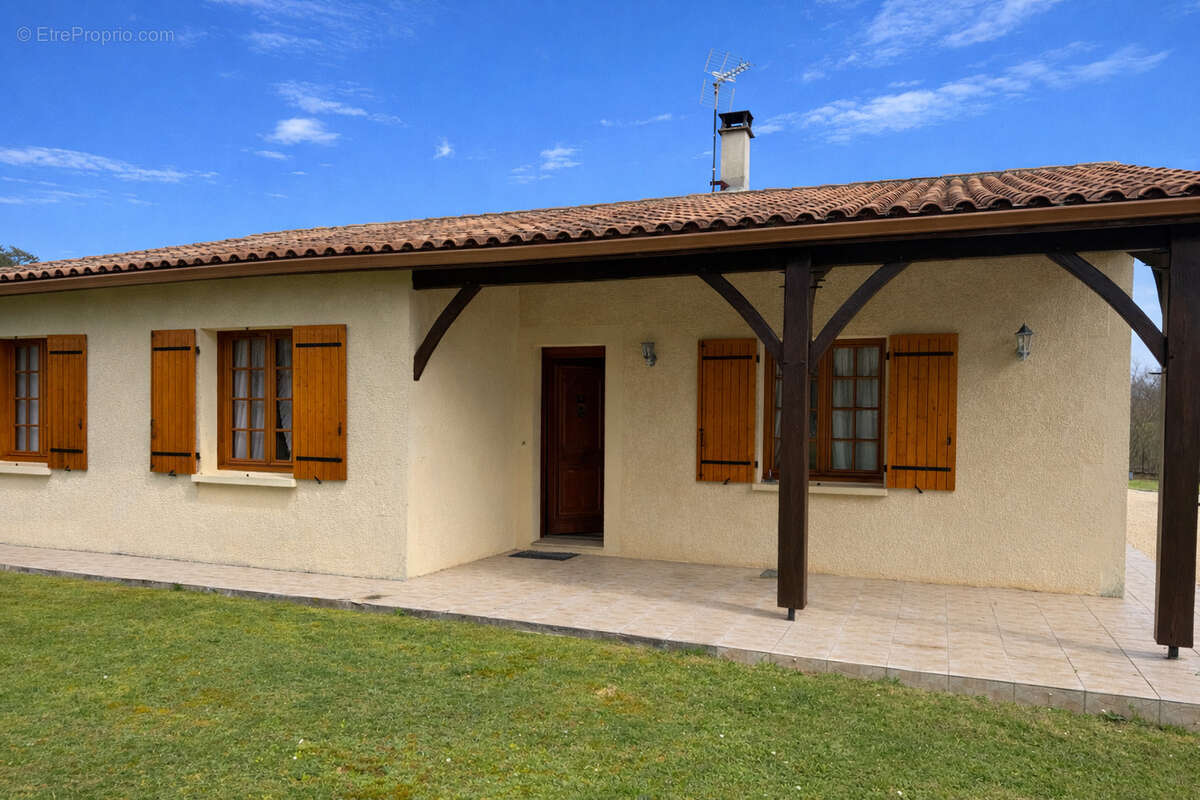 Maison à SAINT-CHRISTOPHE-DE-DOUBLE