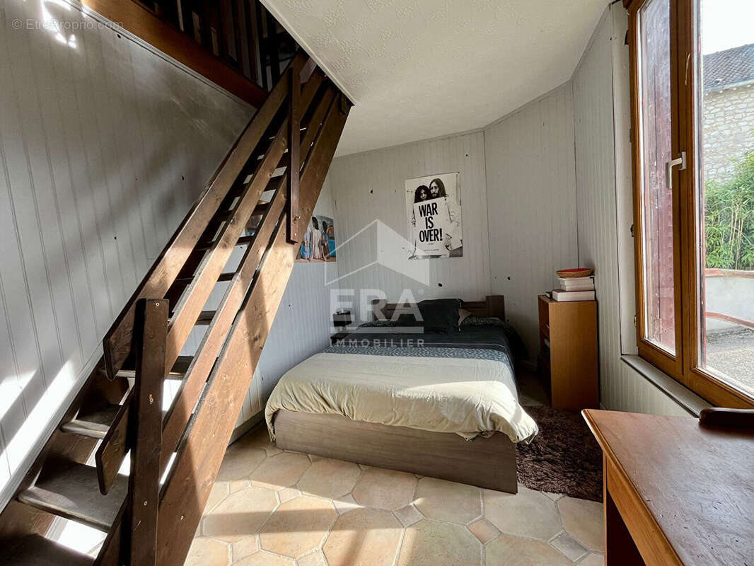 Maison à SAINT-PIERRE-LES-NEMOURS