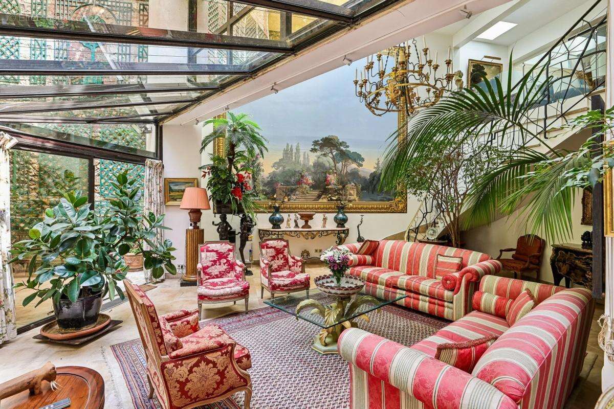 Appartement à PARIS-16E