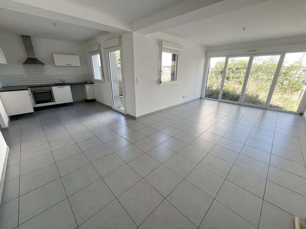 Maison à AY-SUR-MOSELLE